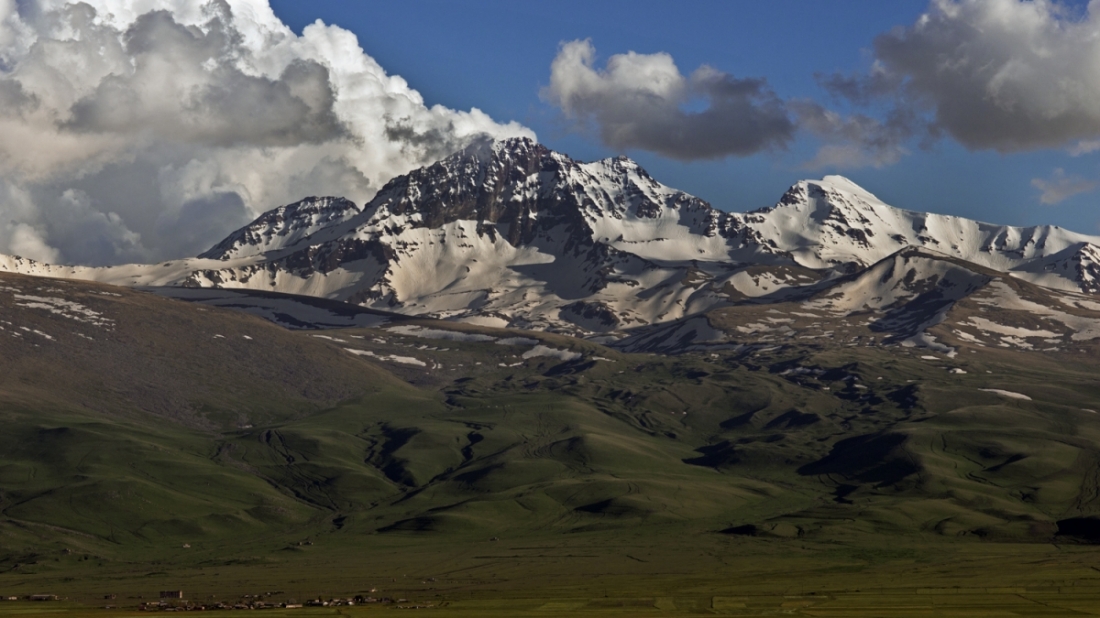 aragats-armenian-mountains